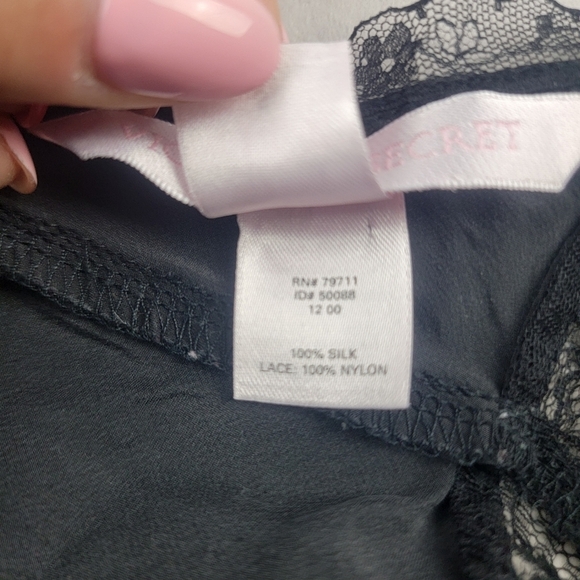 Victoria's Secret 100% silk cropped black cami in size small - Picture 4 of 5